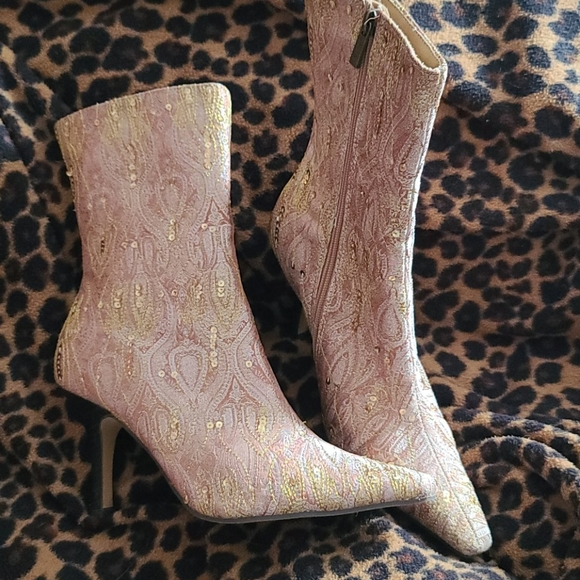 Boots - Picture 4 of 4